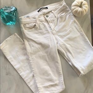Jbrand white, skinny jeans 25 x 30 inseam.